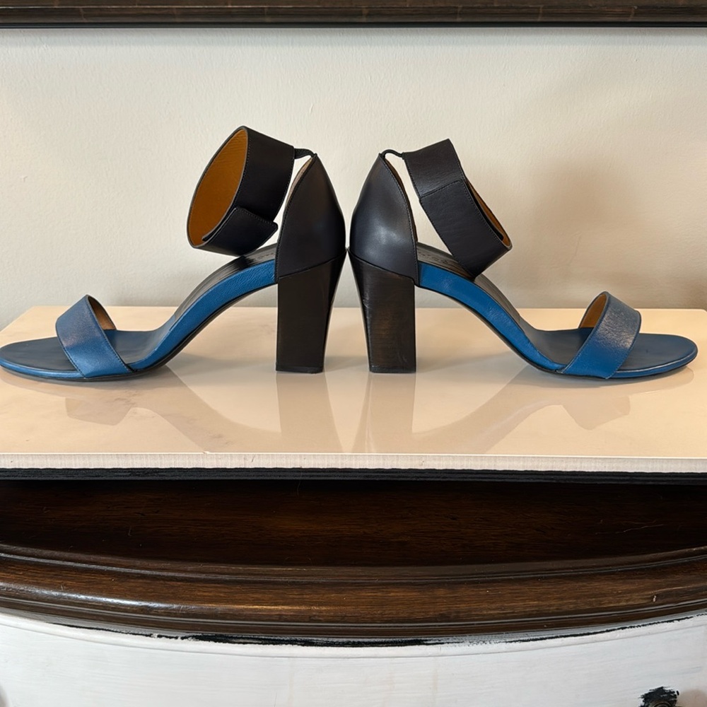 Chloe’ Gala two tone sandals